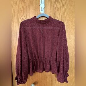 Boutique top - size large runs small
Never worn